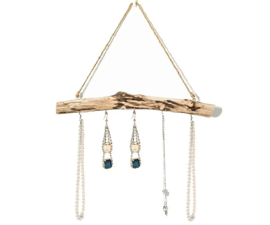 #26 eco friendly gifts for her: driftwood jewelry organizer