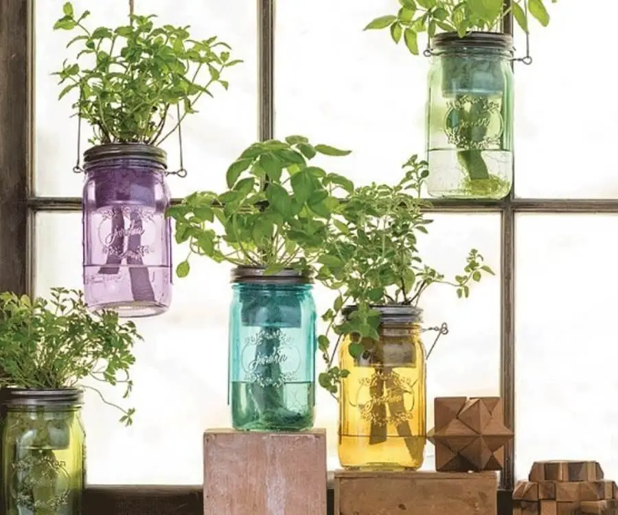 #7 eco friendly gifts for her: Indoor Herb Garden
