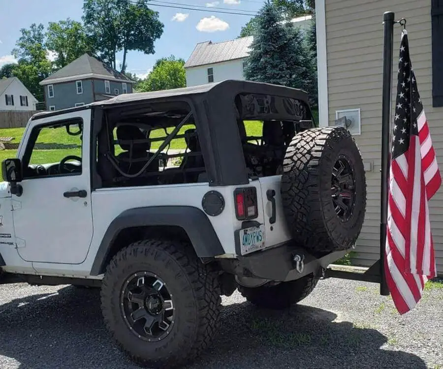 #7 best gifts for Jeep lovers: flag pole mount